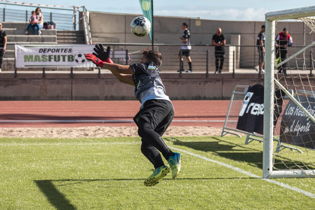 Tipos de corte de la palma en los guantes de portero